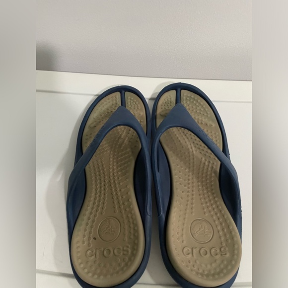 Crocs Flip Flop Sandals Women's 11 Men’s 9 Blue Tan Slip On - Picture 3 of 7